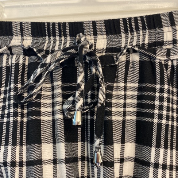 Plaid Pleated Skirt - Picture 3 of 4